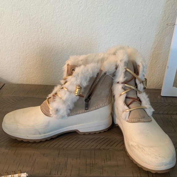 Sperry’s waterproof winter boots - Picture 2 of 2